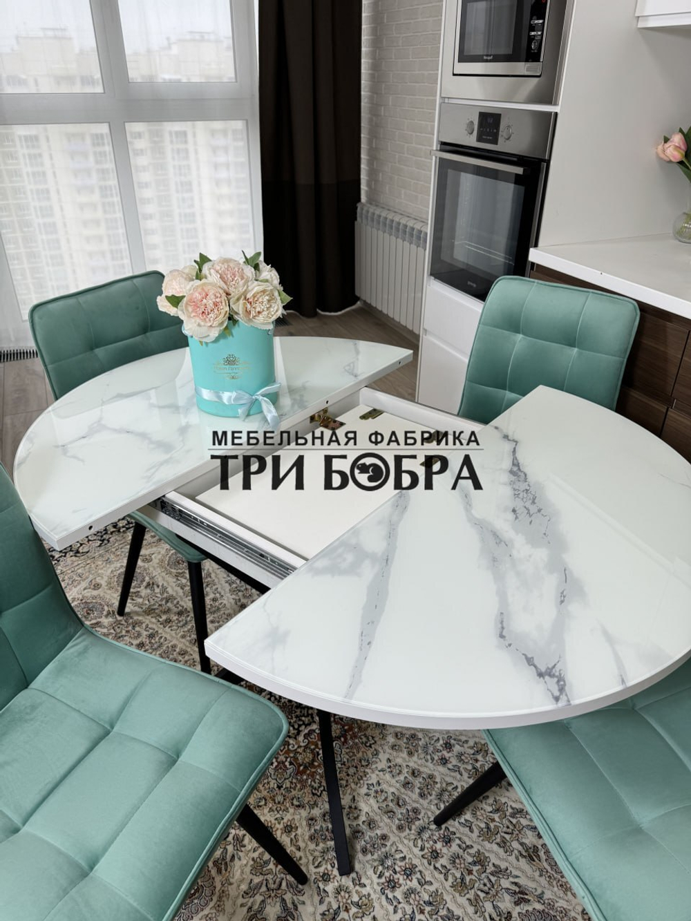 Круглый стеклянный раздвижной стол "Серый мрамор 262" и стулья "ГУЧИ" тиффани