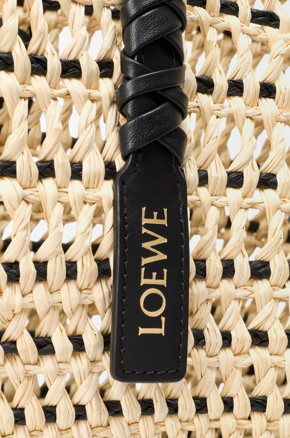 Loewe Большая плетеная сумка-корзина Braid из пальмы и телячьей кожи, натуральный/черный