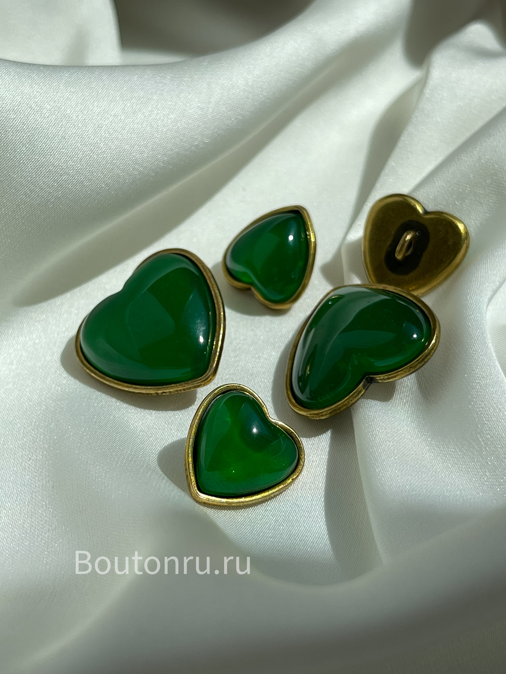 Пуговицы зеленые сердечки
