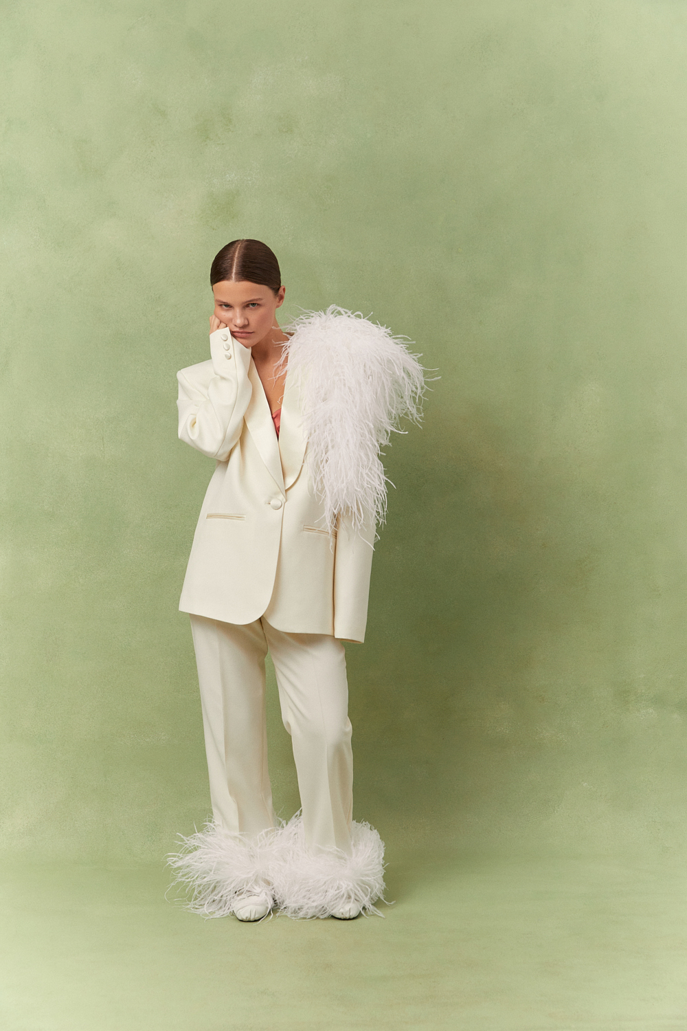 Брюки с перьями ((Самая красивая на празднике)), молочные