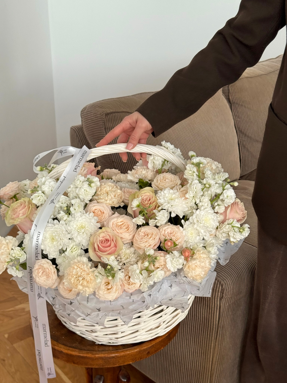 Цветочная корзина в кремовых оттенках размер XL