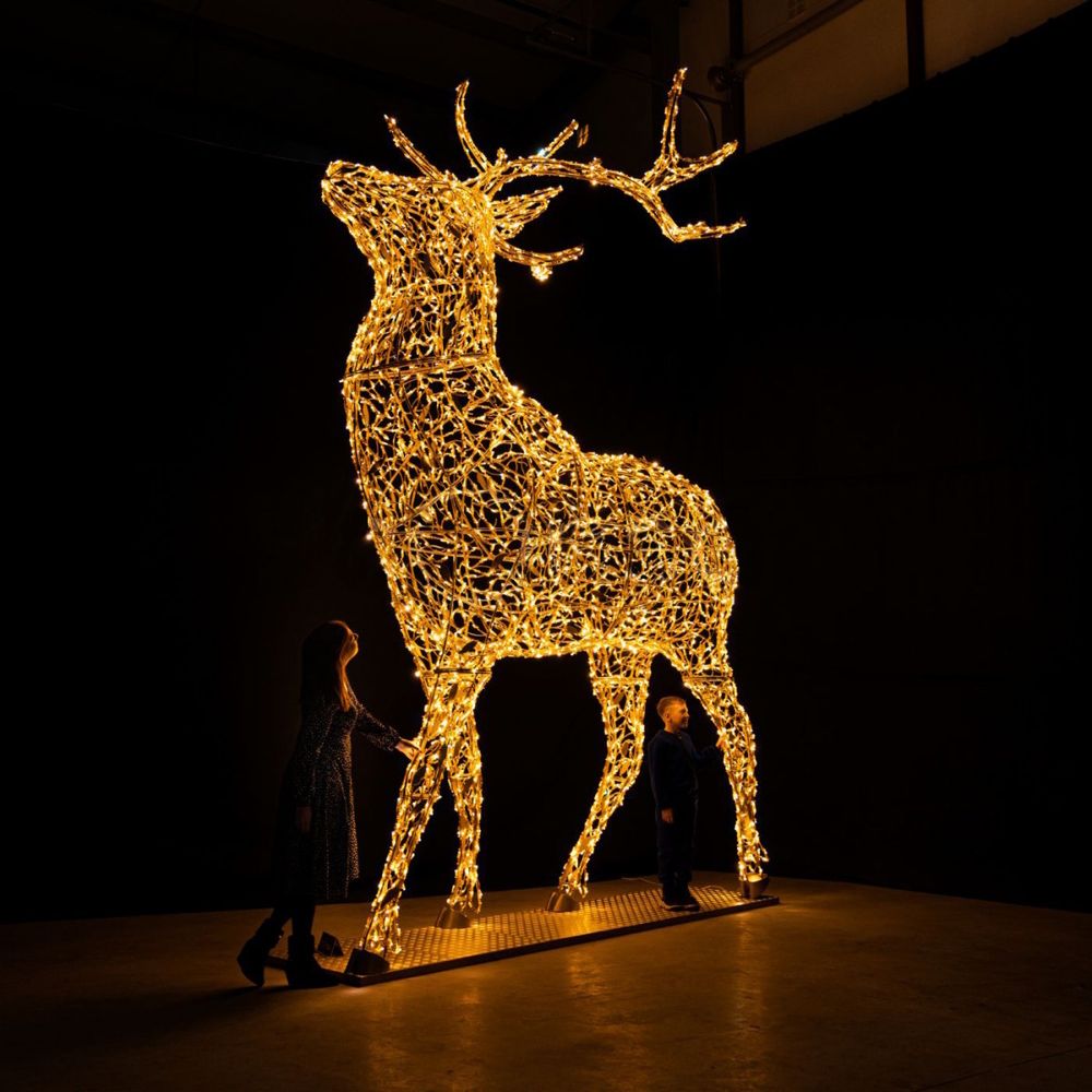Светодиодный олень "Рождественский" (золотой) высота 5 м