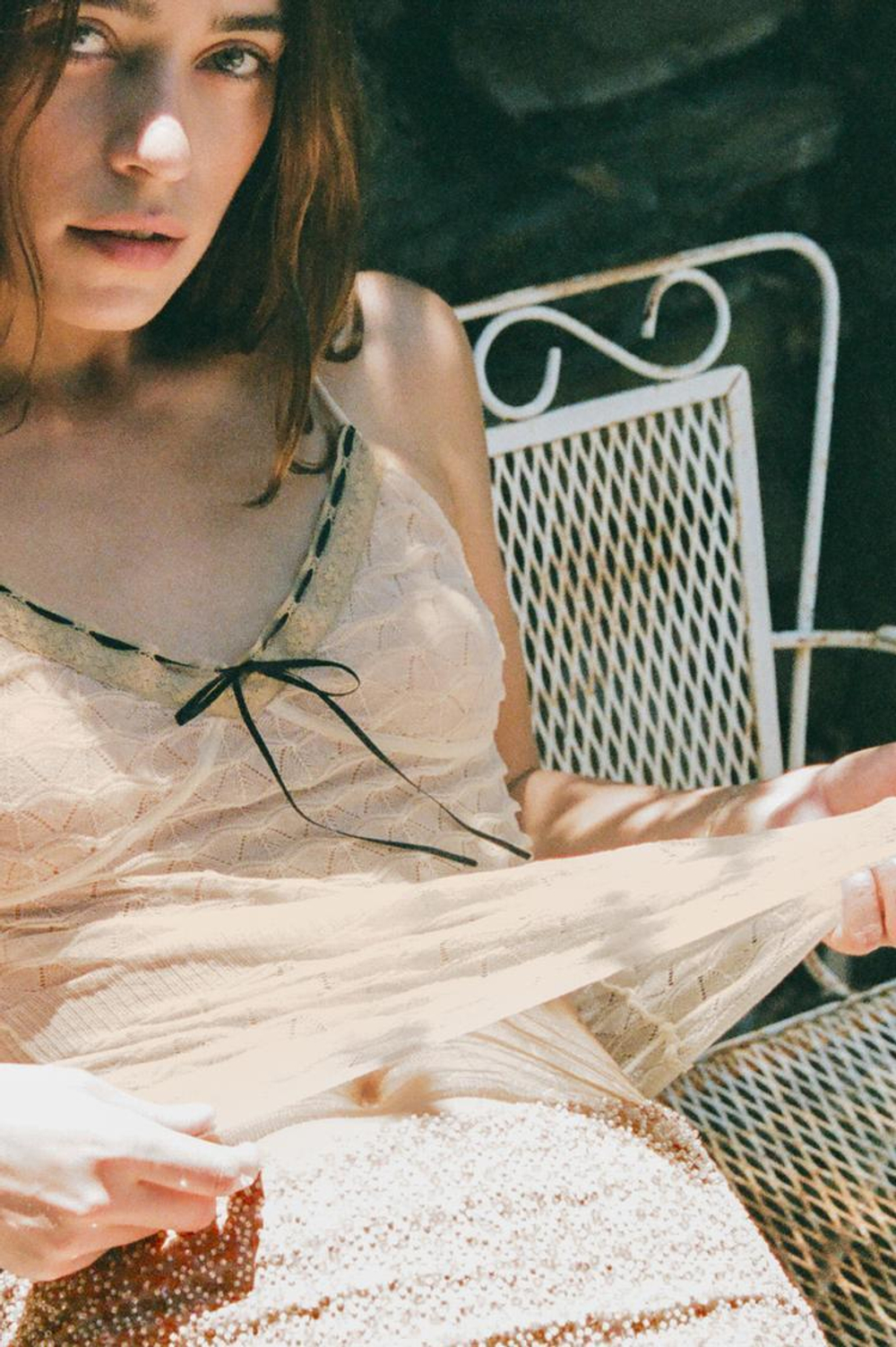 ZARA ТРИКОТАЖНЫЙ ТОП С КОНТРАСТНЫМ БАНТОМ, ЭКРЮ