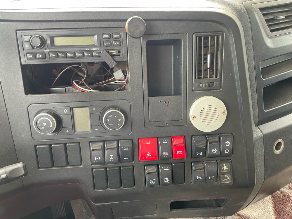Shacman (Shaanxi) SX* 6x6 Самосвал SX32586W385C (Дизельный, 10,8 л, 441 л.с., МТ)