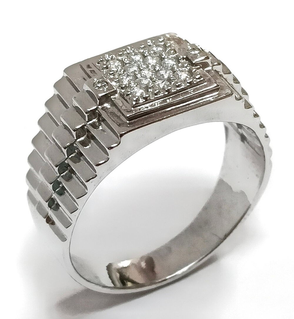 Ювелирное кольцо из серебра 925 пробы с фианитами