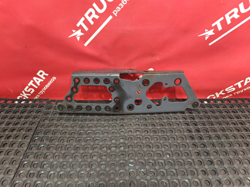 Кронштейн усилителя бампера левый