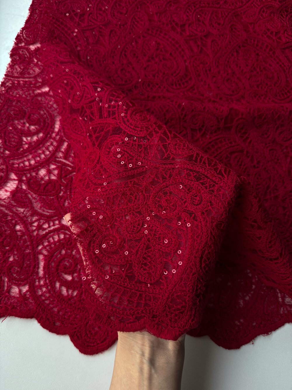 Вышивка с пайетками (Красная)