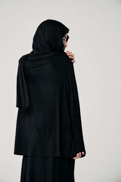 Лонгслив с капюшоном черный