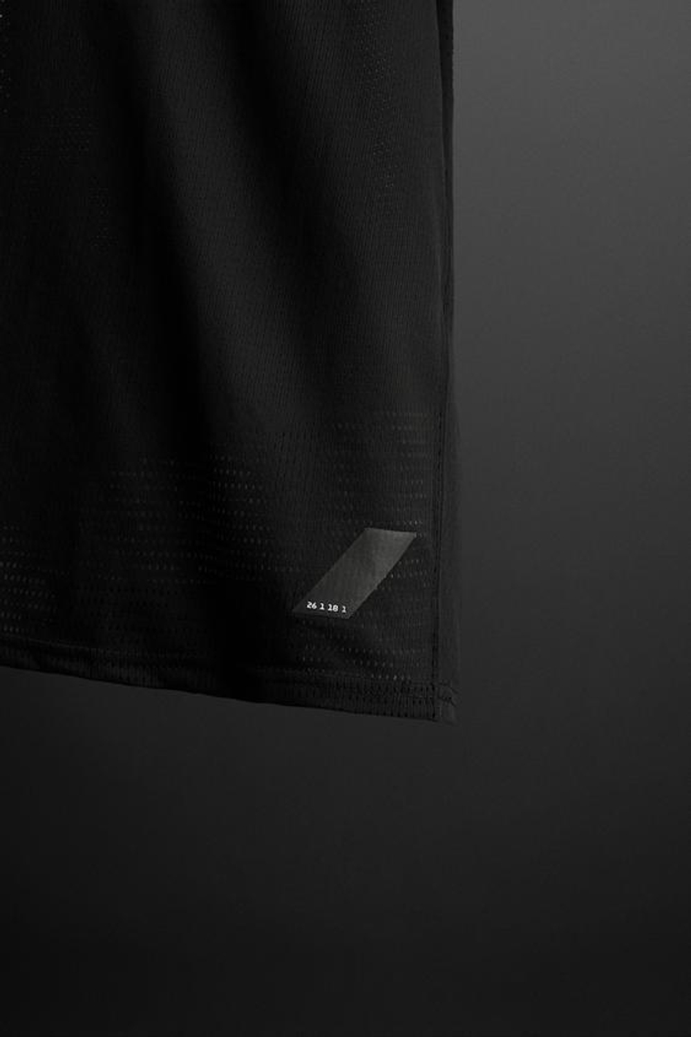 ZARA ПЕРФОРИРОВАННАЯ СПОРТИВНАЯ ФУТБОЛКА, ЧЕРНЫЙ