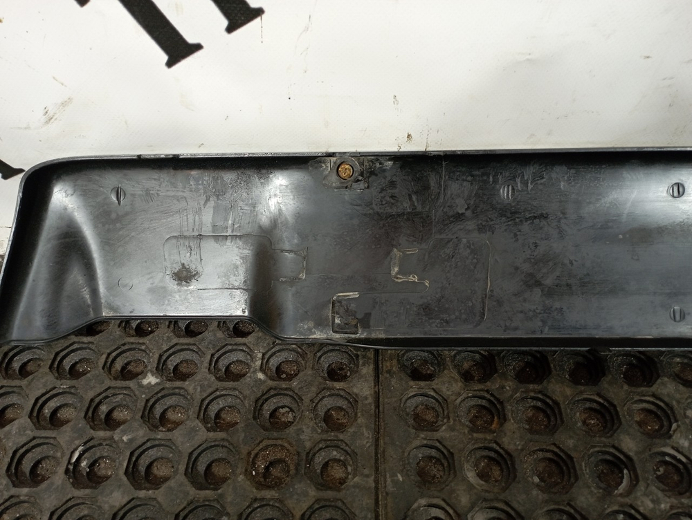 Накладка бампера верхняя 2023г