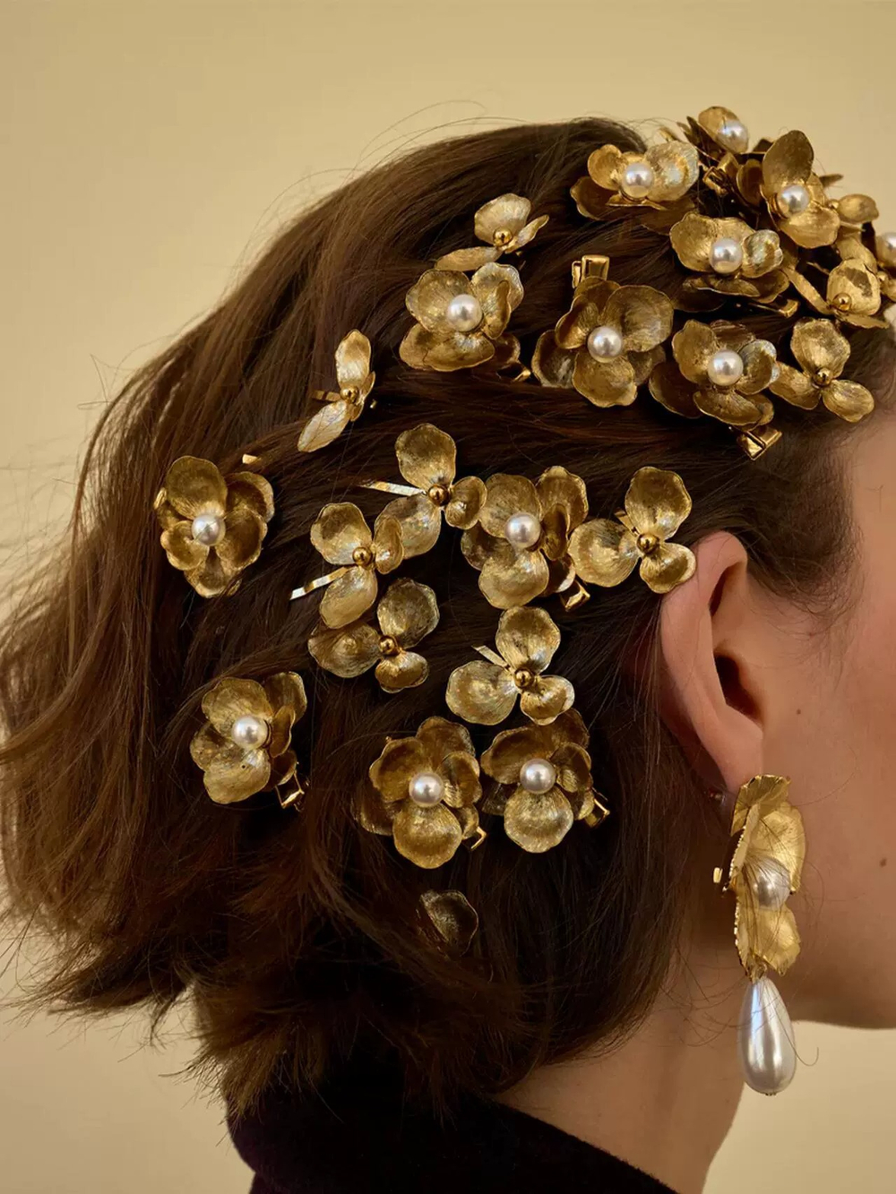 Невидимка золотой цветок