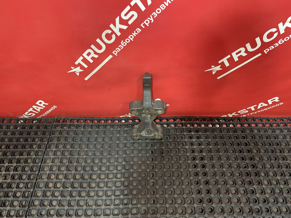 Кронштейн заднего амортизатора левый