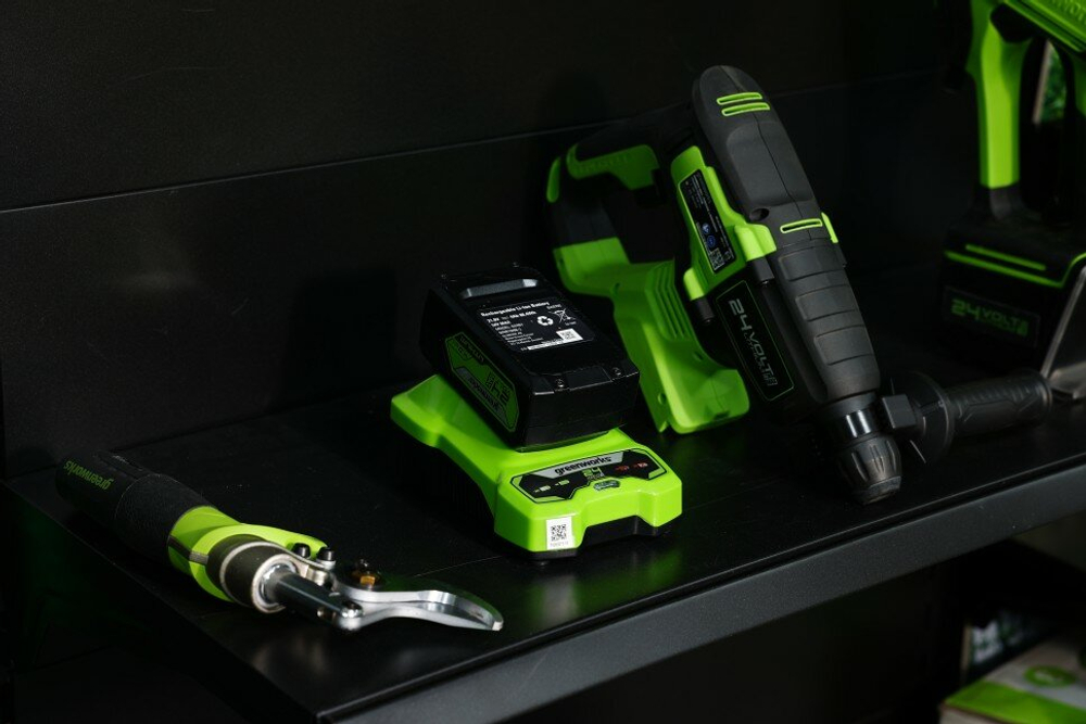 Зарядное устройство Greenworks G24C, для аккумуляторов 24В, Li-Ion (быстрое)