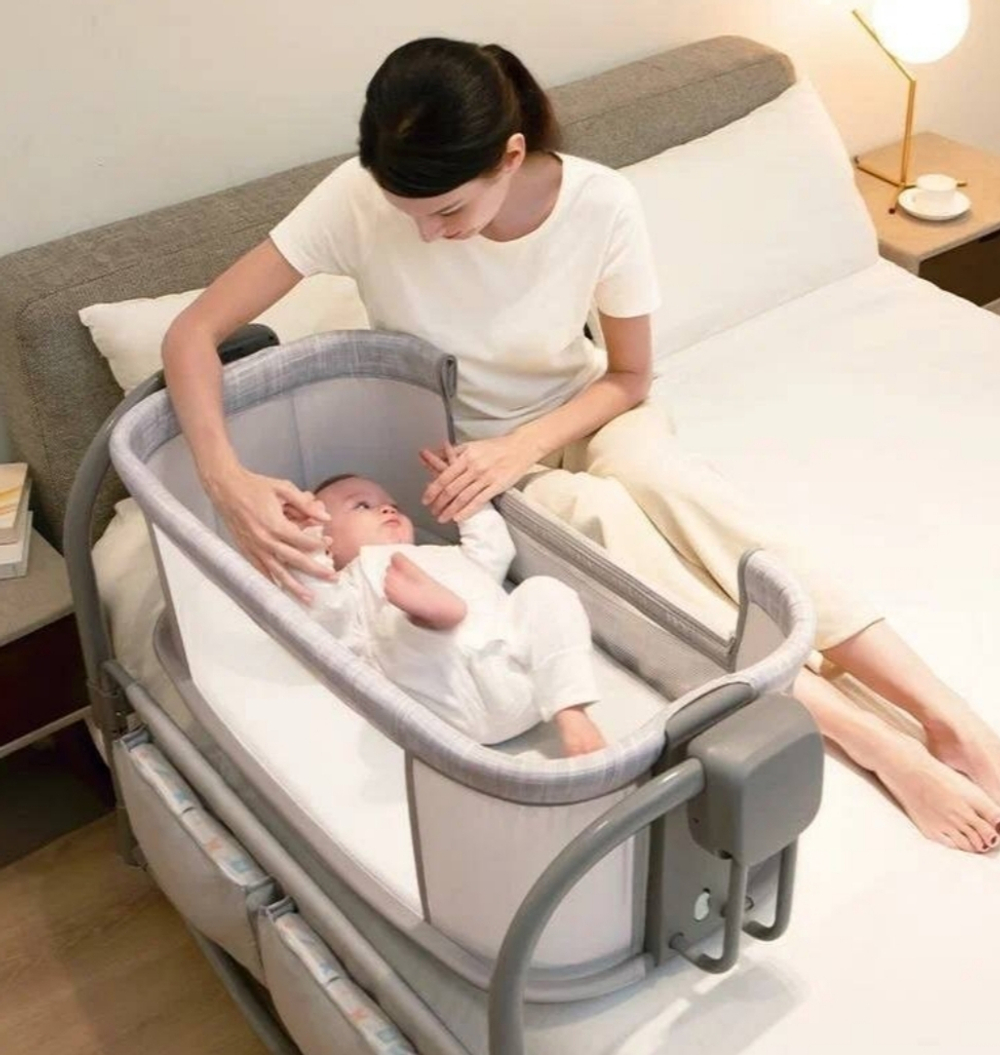 Електрическая приставная кроватка с маятником