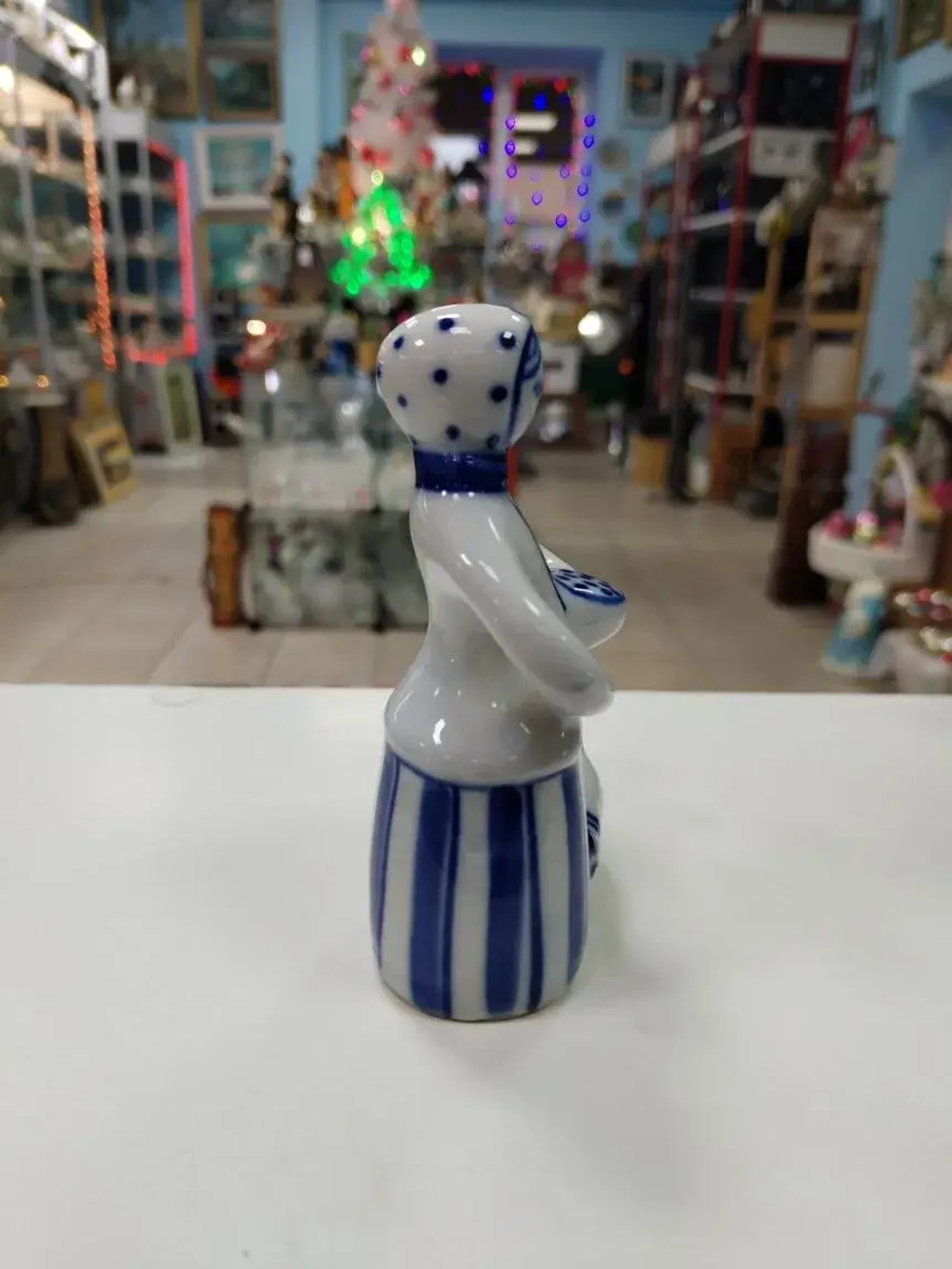 Статуэтка "Птичница", автор формы Квитницкая Н.Б