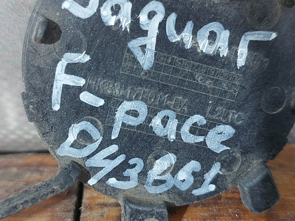 Заглушка буксировочного крюка Jaguar F-Pace 16-20 Б/У Оригинал HK8317F011BA