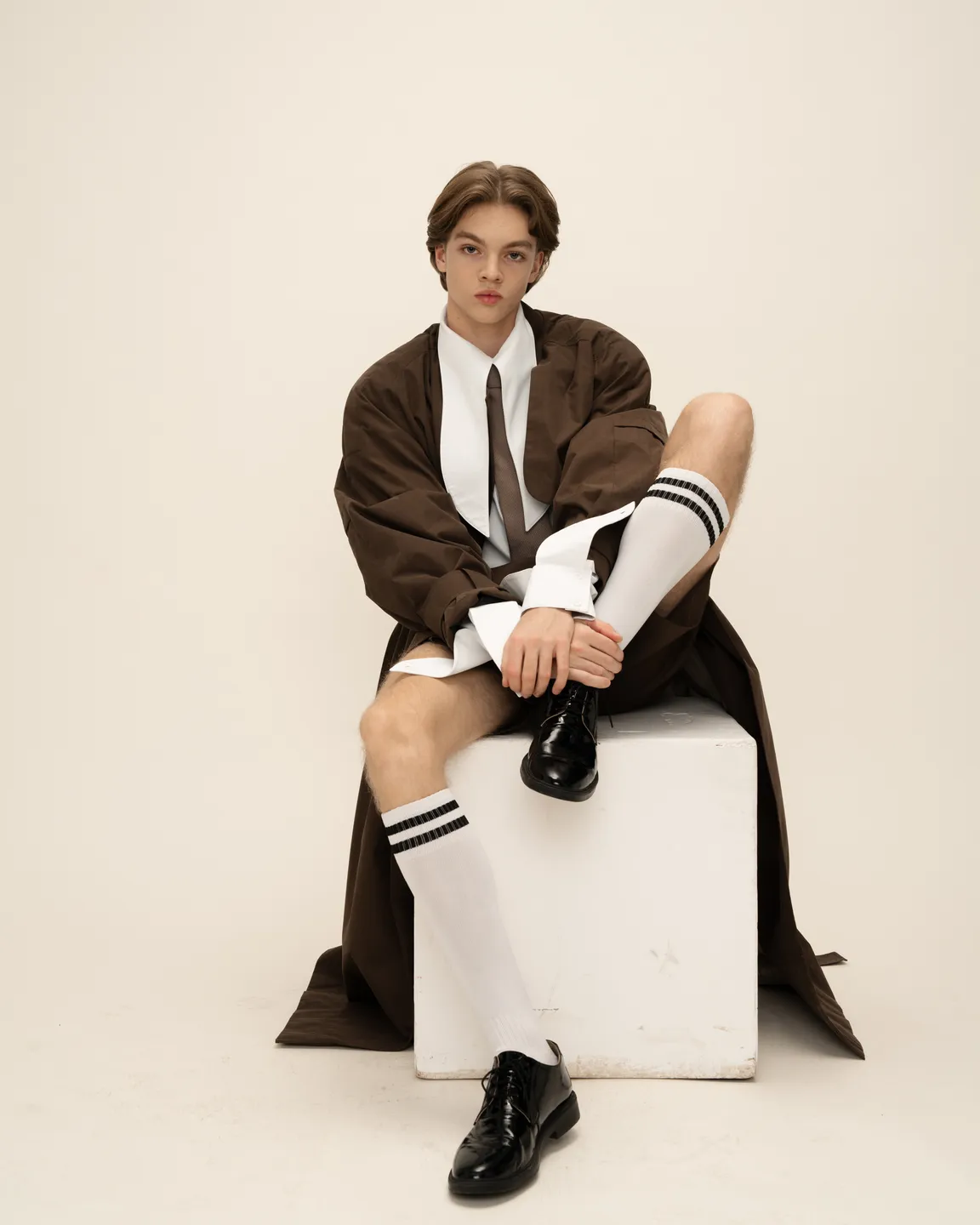 Коричневый тренч 