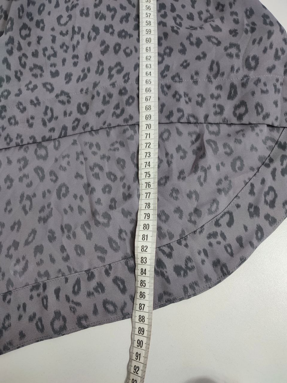 Платье H&M с анималистическим принтом 40 размер