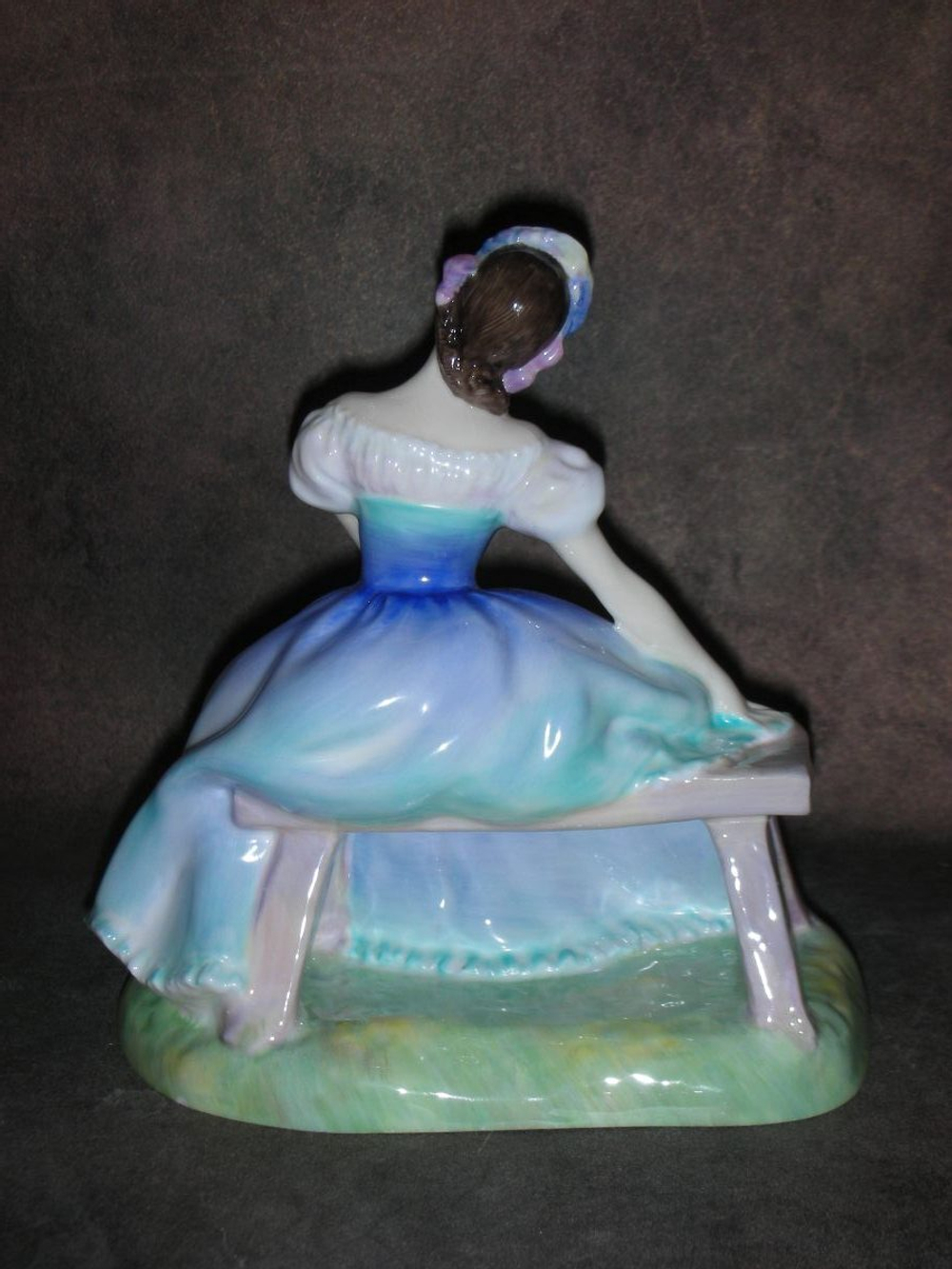 Статуэтка. Фарфор. Дама Жизель. Royal Doulton. Англия