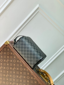 Louis Vuitton Locker Dopp Kit