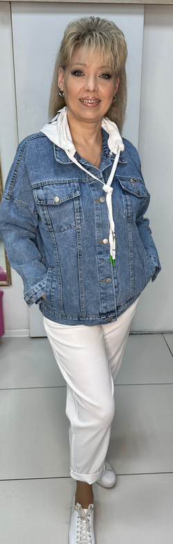 Джинсовый жакет-бомбер с трикотажным капюшоном