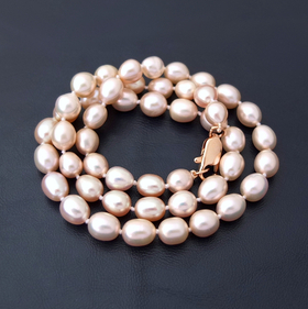 Бусы из розового жемчуга с ярким блеском