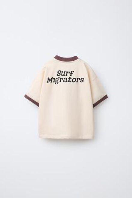 ZARA ФУТБОЛКА С КОНТРАСТНЫМ ТЕКСТОВЫМ ПРИНТОМ, ЦВЕТ СЛОНОВОЙ КОСТИ