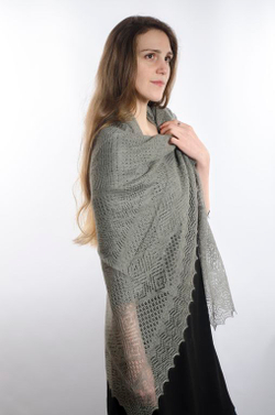 Оренбургский пуховый платок с шелком АШ140-03 серый