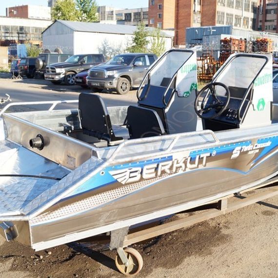 Катер Berkut S-TwinConsole