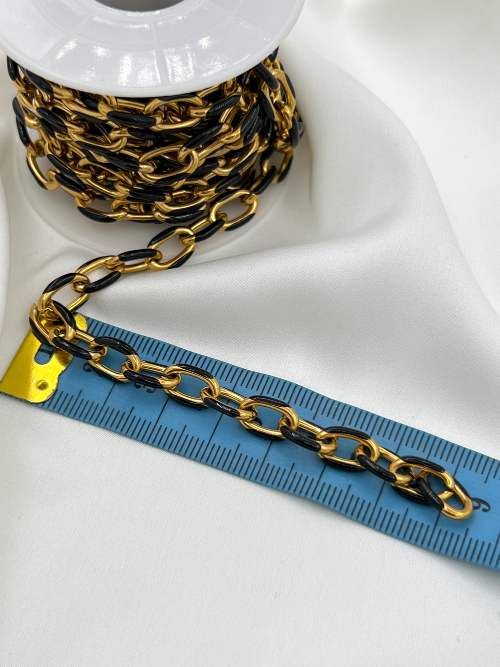 Цепь золотистая с черной эмалью