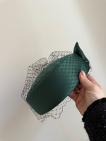 Таблетка атласная с бантом и вуалью