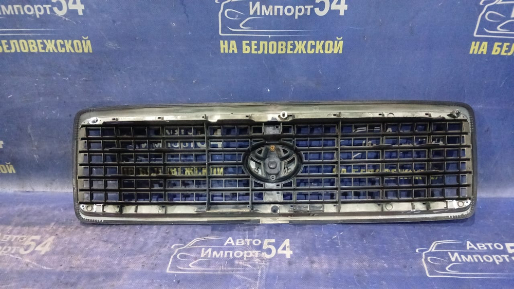 Решетка радиатора TOYOTA PROGRES 1998-2001