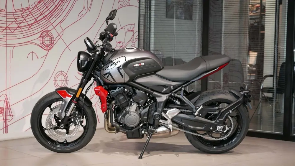 Triumph Trident 660 grey SILVER ICE DIABLO RED 2023