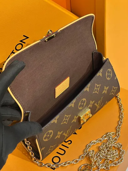 Клатч Louis Vuitton Camille