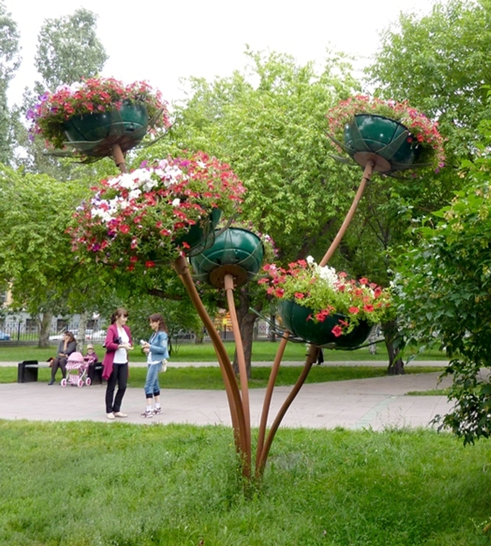Цветочница Букет Крокусов с лепестками
