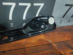 Направляющая стеклоподъемника Volkswagen Golf 6  Б/У Оригинал 5k1837730aa