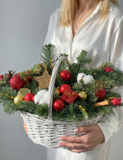 Композиция цветочная «Цветы для Снегурочки»