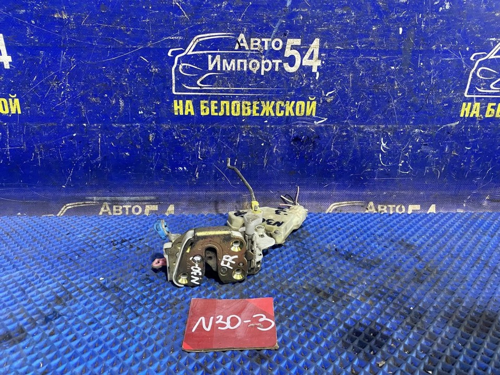 Замок двери передней правой NISSAN R'NESSA 2000