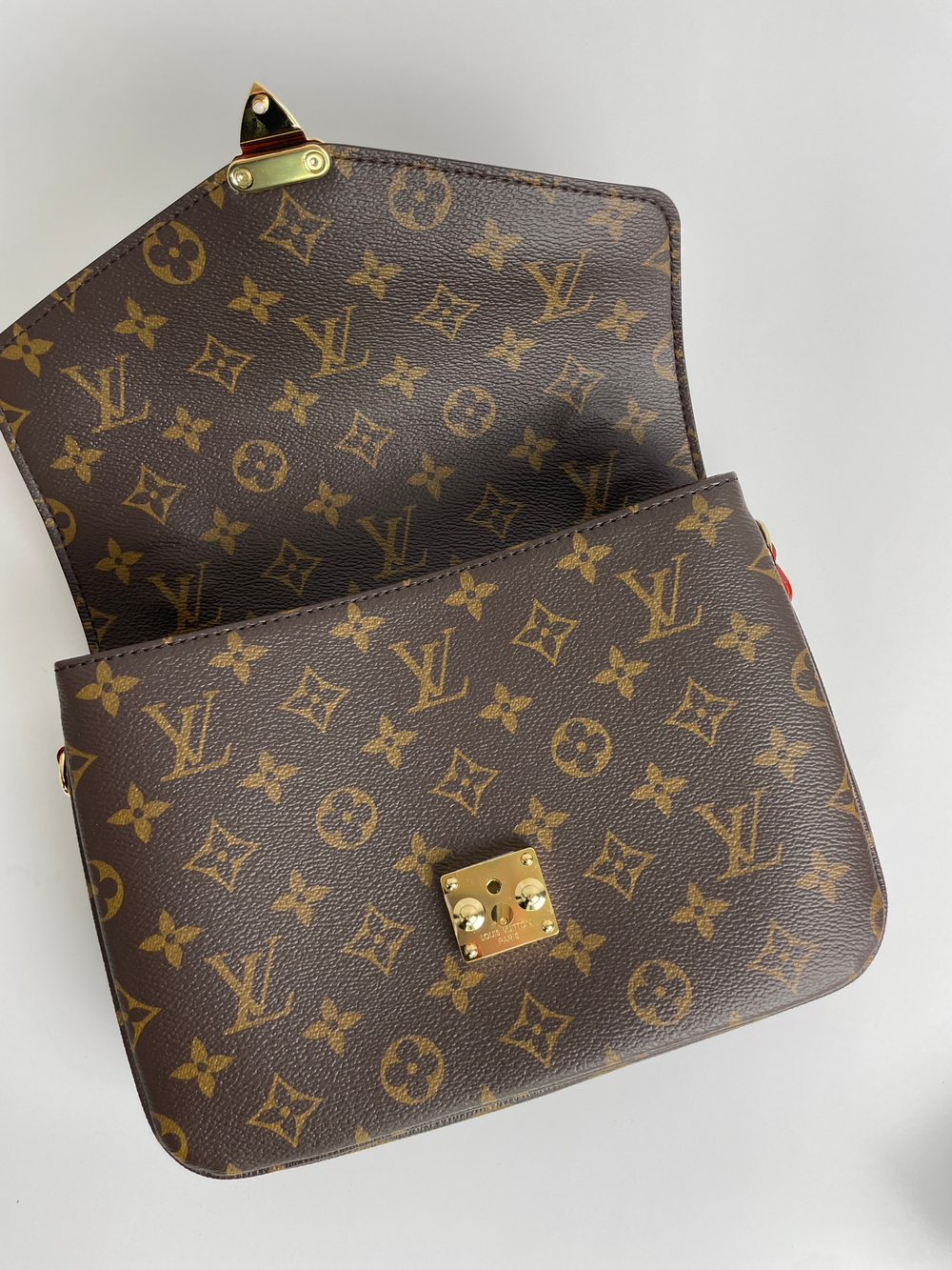 Сумка Louis Vuitton POCHETTE METIS
