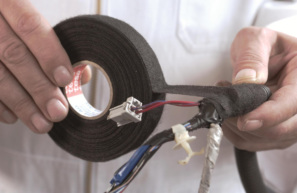 Флисовая клейкая лента для жгутования проводов tesa® 51618, 250мкм, 105°С, чёрная