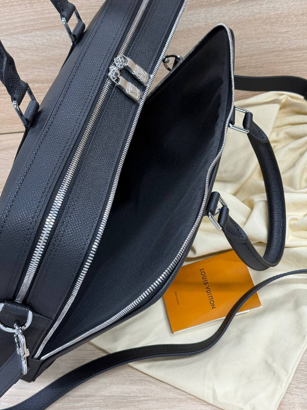 Портфель Louis Vuitton