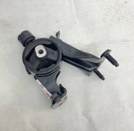 Подушка двигателя задняя 2-ZR 12371-0T050 123710T050