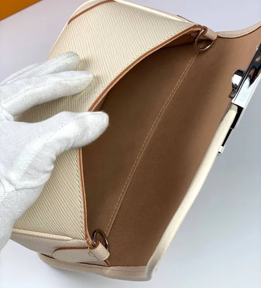Сумка Louis Vuitton Buci белый