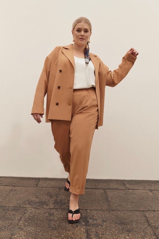 Брюки с защипами, песок