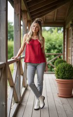 Удобный льняной топ-майка красного цвета