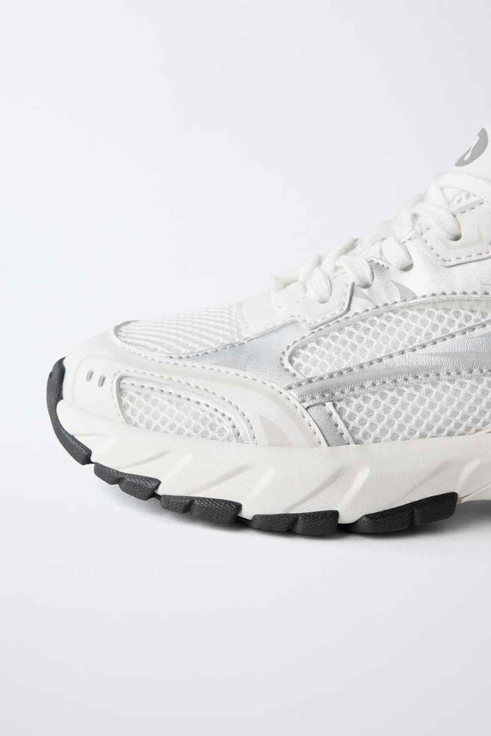 ZARA СПОРТИВНЫЕ КРОССОВКИ С СЕТЧАТЫМИ ДЕТАЛЯМИ, БЕЛЫЙ