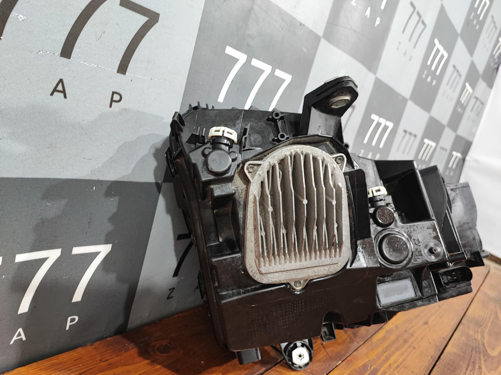 Фара левая LED целая Mercedes GLC (X253) 15-21 Б/У Оригинал a2539065101