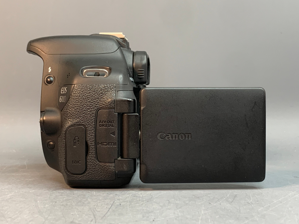 Canon 600D kit 18-55mm 3.5-5.6 IS ll 9.000 кадров