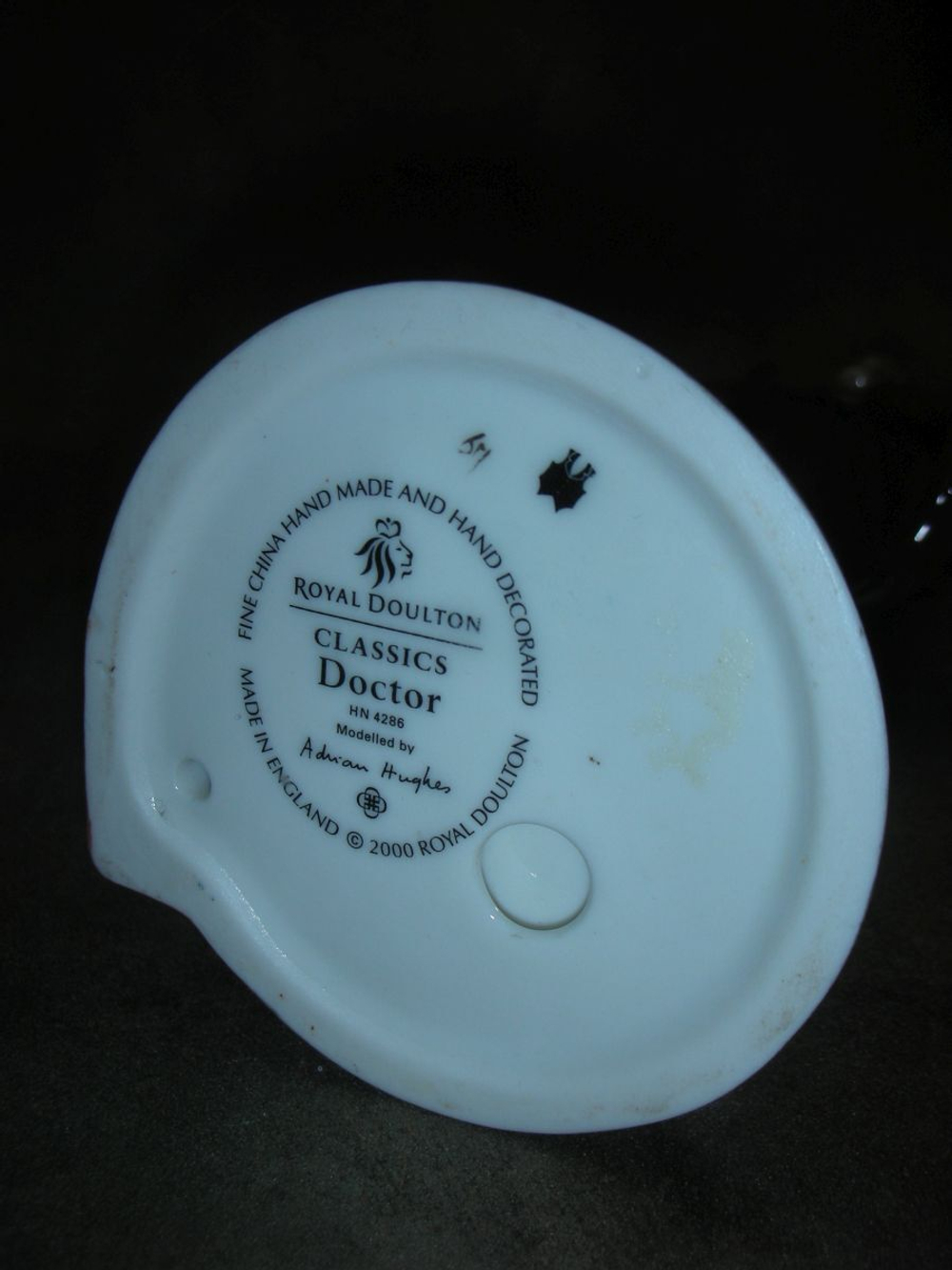 Статуэтка. Фарфор. Доктор. Royal Doulton. Англия