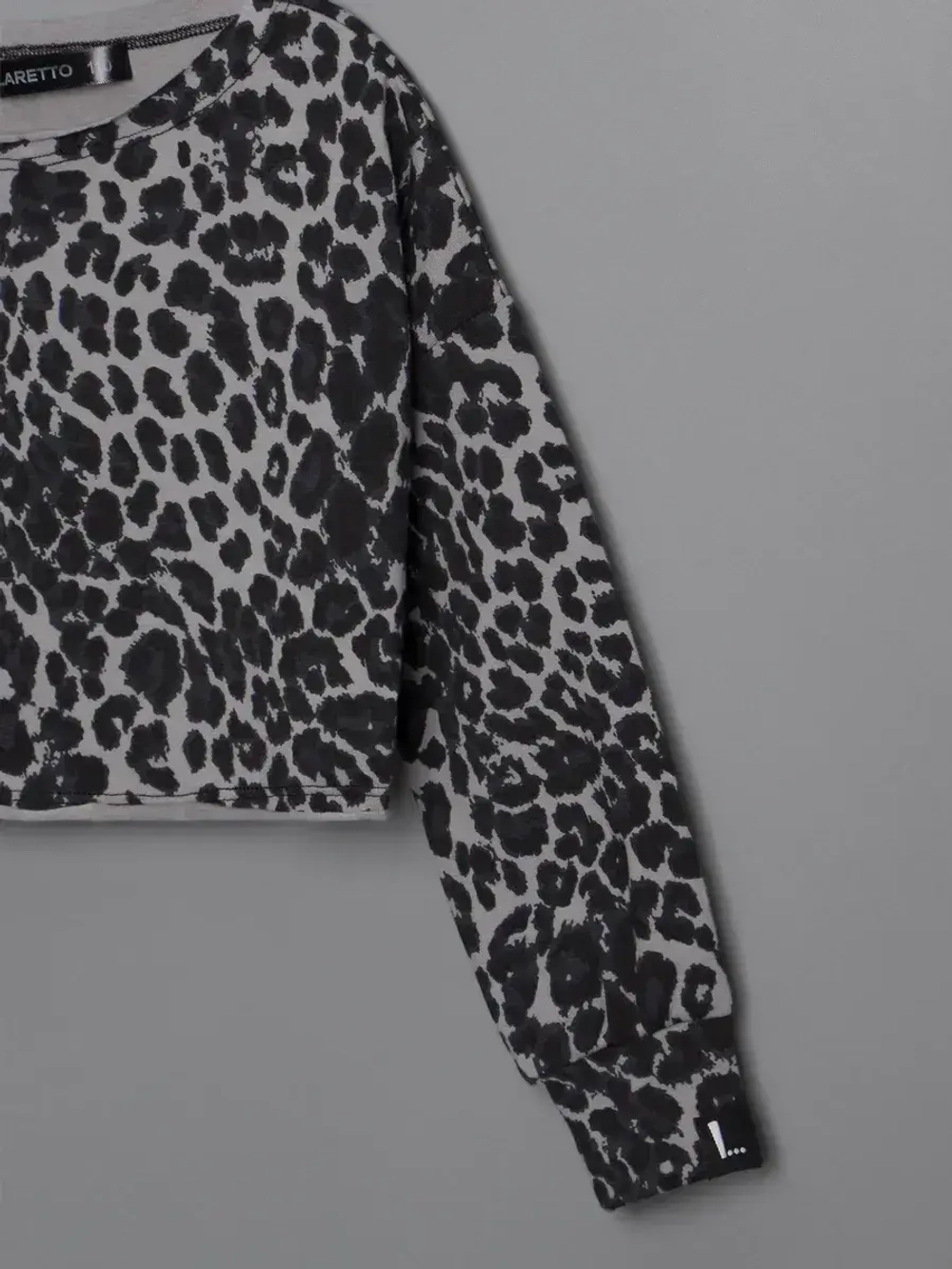 Лонгслив для девочки укороченный, леопард